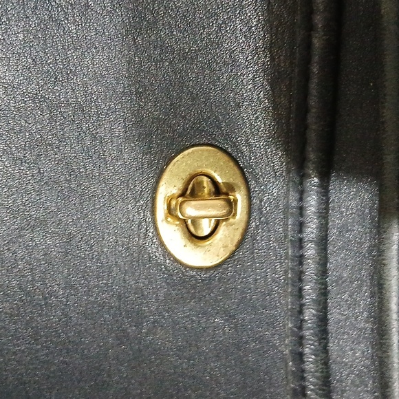 Coach - Picture 8 of 12